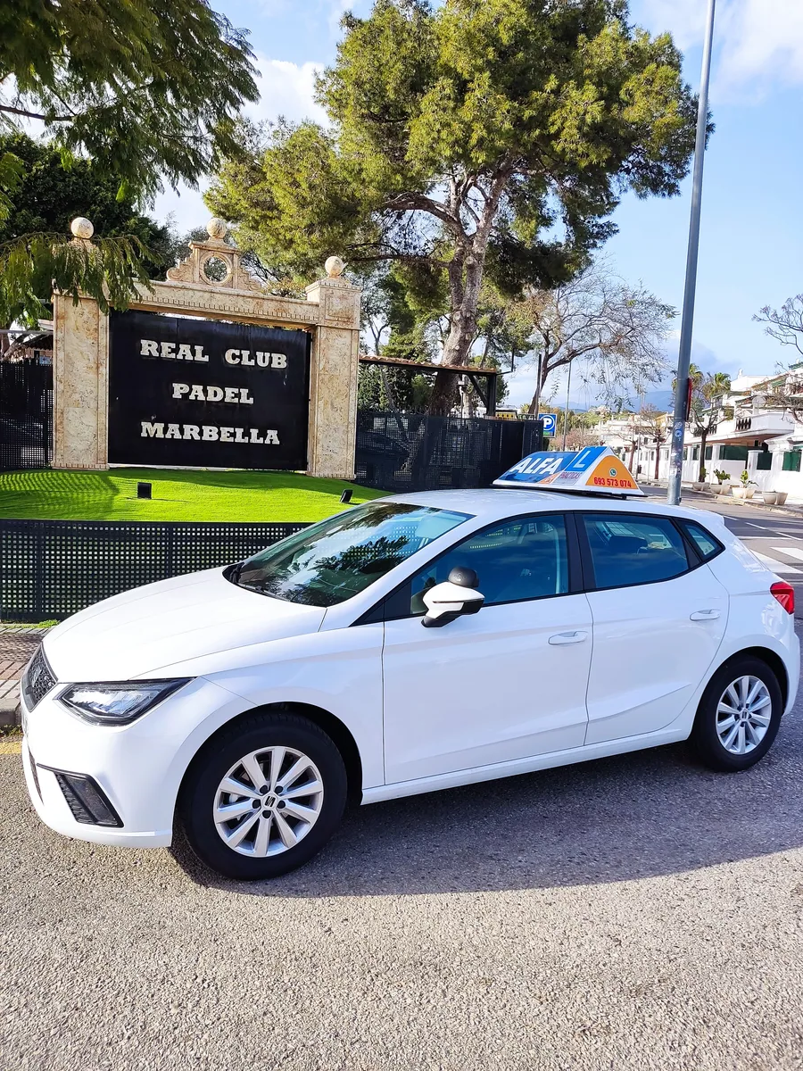 Recogida coche de autoescuela en Nueva Andalucía Marbella